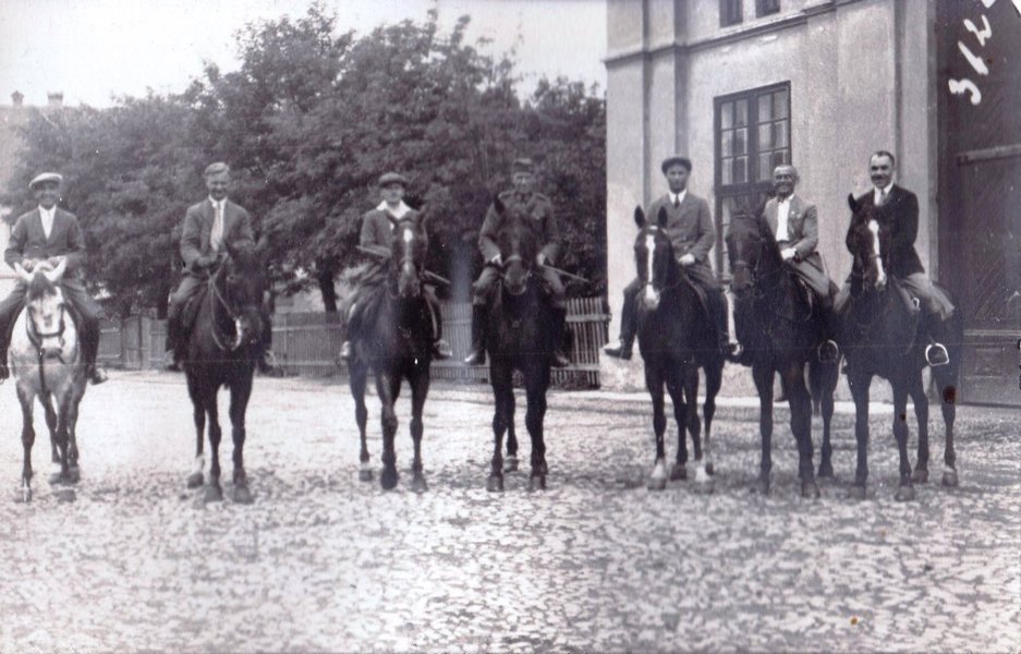 Košické kone (a jazdiareň), hist. foto, zdroj: Ritter Nándor, databáza