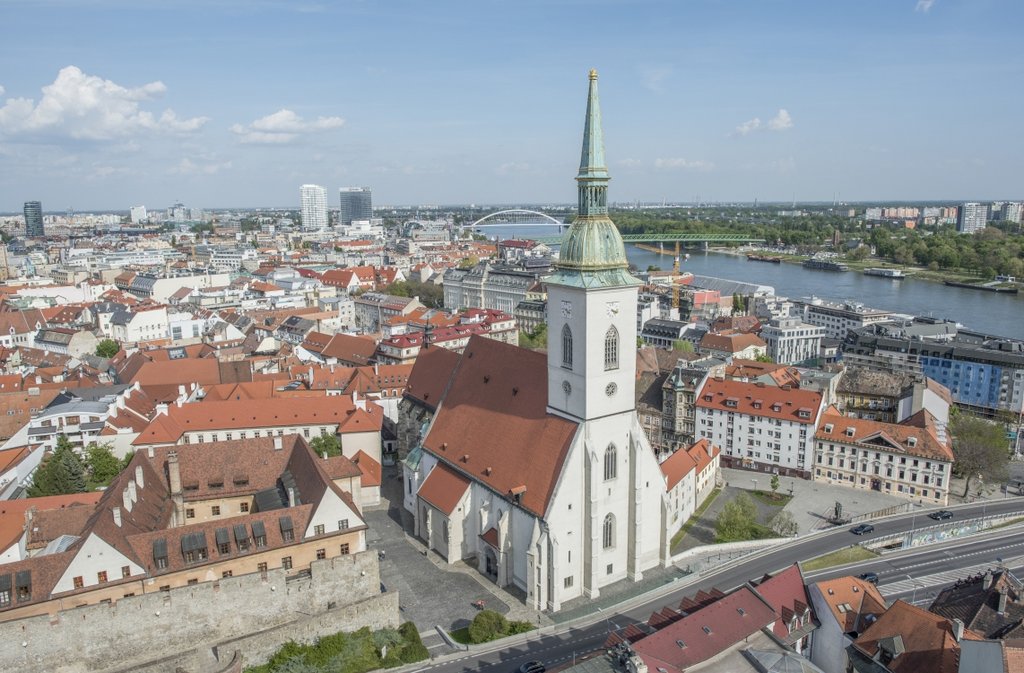 09 - Bratislava – pohľad na historické jadro a Dóm sv. Martina z hradného vrchu. Foto: Pamiatkový úrad SR, projekt Digitálny pamiatkový fond 