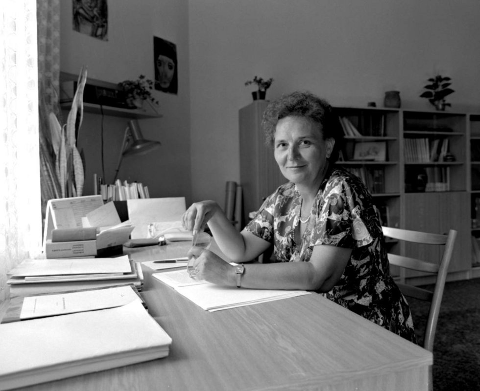 Mária Lamiová-Schmiedlová v pracovni (portrét), zdroj AÚ SAV Košice (A. Marková)