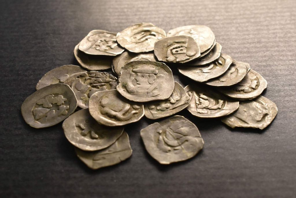 Časť nájdeného pokladu mincí, foto: P. Grznár