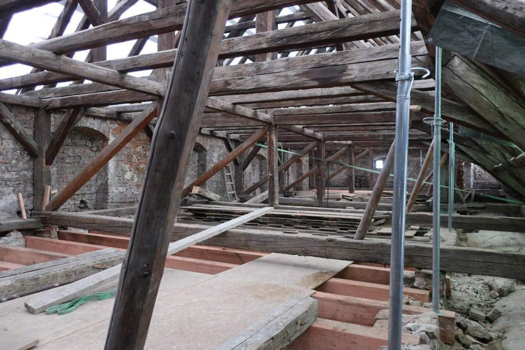 Krov počas obnovy, foto I. Radimák v r. 2019