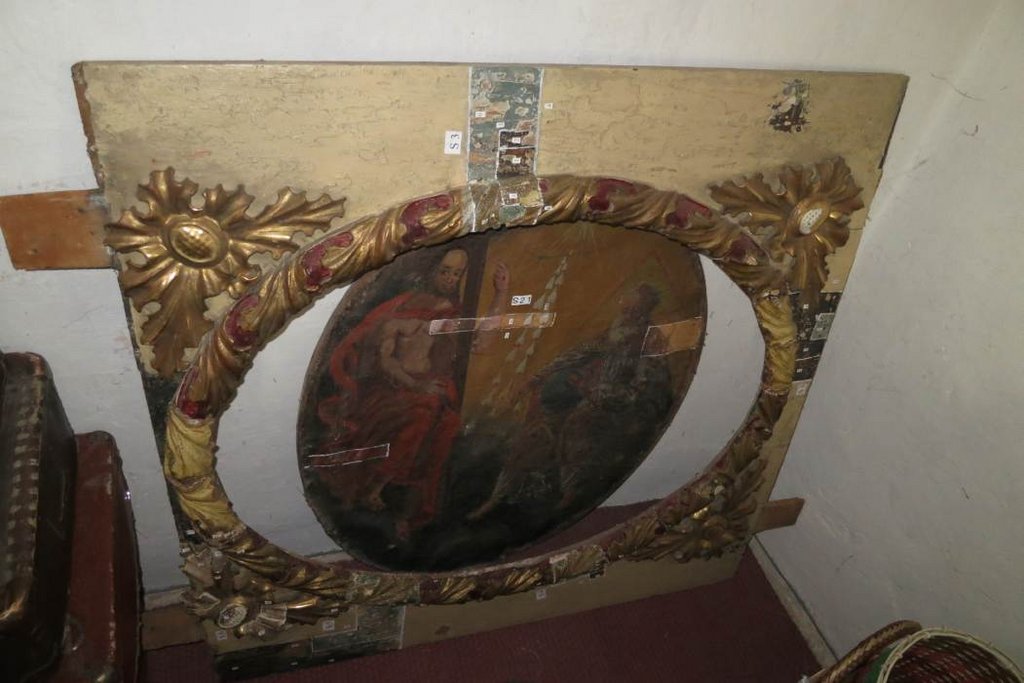 Obr. 5 - oltárny obraz sv. Trojice z nadstavca - stále čakajúci na reštaurovanie, foto z r. 2015, foto: T.Kucman