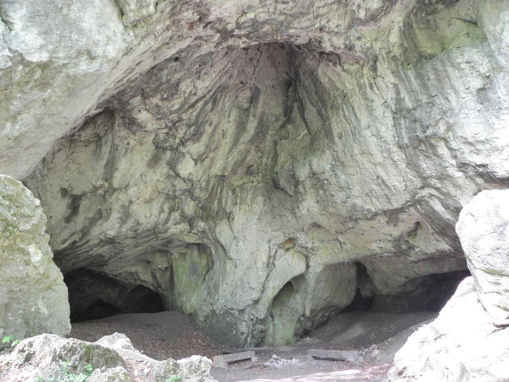 Jaskyňa v Malých Karpatoch osídlená paleolitickými kultúrami. Foto: M. Sládok
