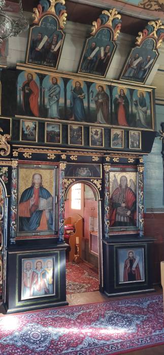 04 – pravá časť ikonostasu vo Fričke po reštaurovaní, zdroj: archív KPÚ Prešov