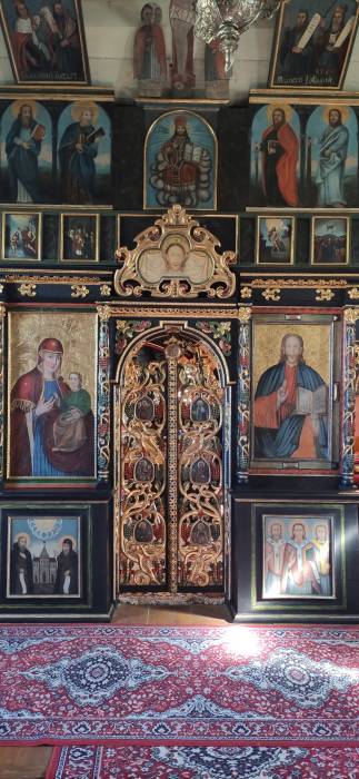 05 – stredná časť ikonostasu vo Fričke po reštaurovaní, zdroj: archív KPÚ Prešov