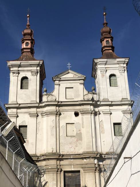 Čelná fasáda po obnove veží kostola, zdroj : Dekan farnosti Patrik Sojčák