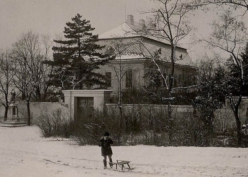 04 – Areál Veľprepoštského paláca v Nitre pri pohľade zo severovýchodu, rok 1933, zdroj: archív KPÚ Nitra