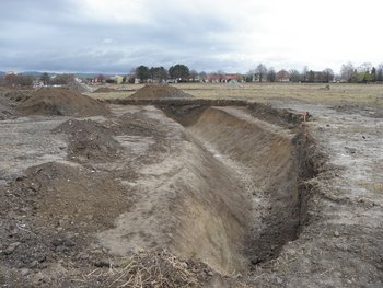 Jeden zo skúmaných úsekov protitankovej priekopy, zdroj: KPÚ Trnava (foto M. Sládok)