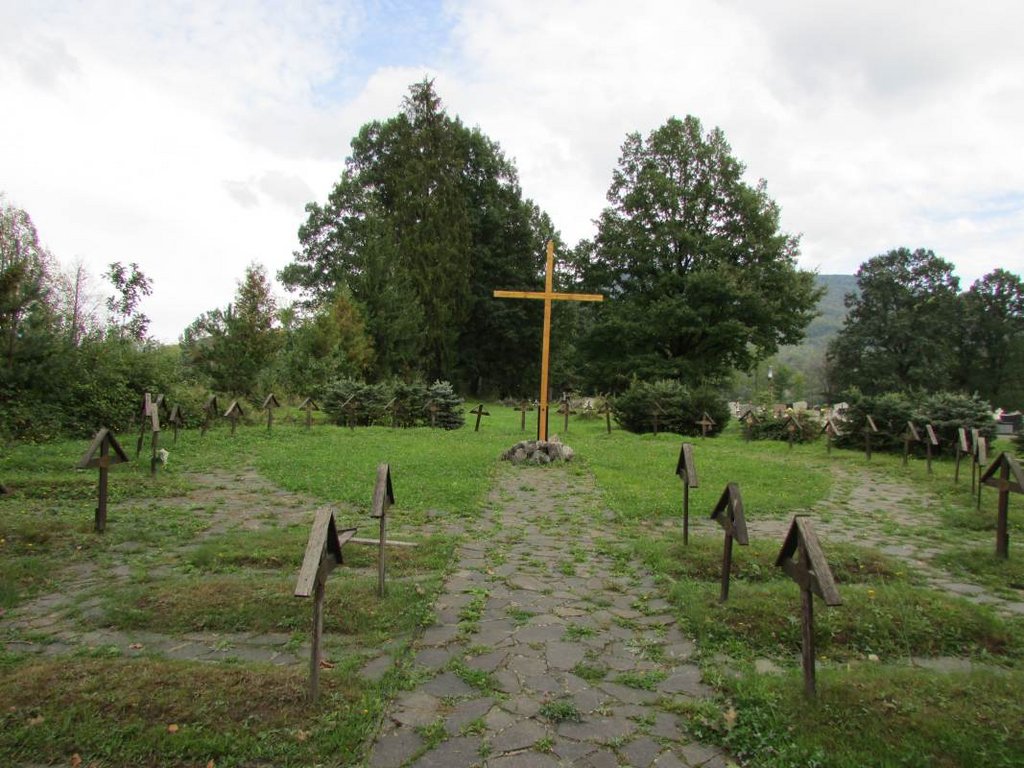 Ulič, pohľad na vojnový cintorín zo západu