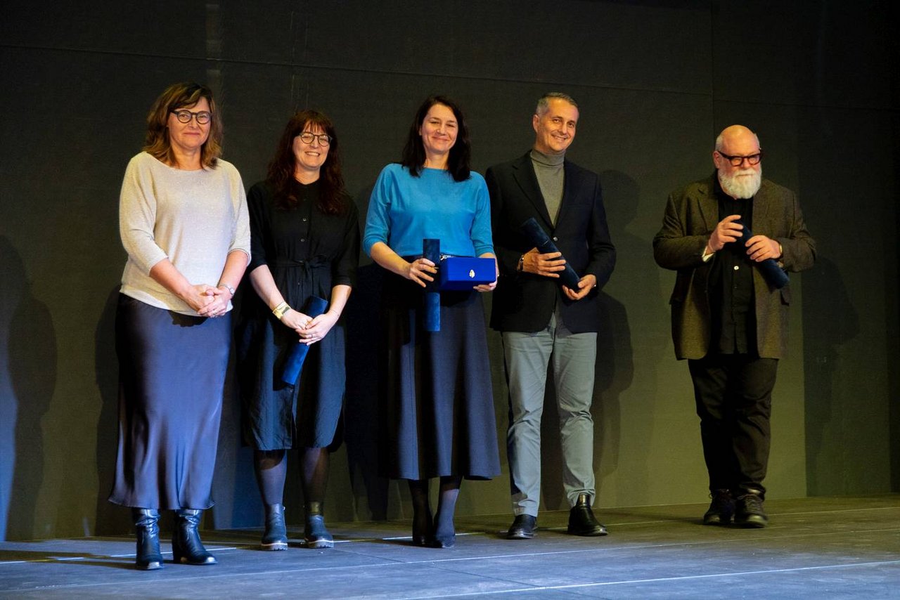 Cenu za publikáciu získala Katarína Nádaská, Jan Wiliam Drnek, Jana Drnková, ml., a vydavateľstvo Ikar v zastúpení Mareka Nému. Ocenenie odovzdala vedúca Vydavateľstva SNM Renáta Holienčinová, foto: J. Šipöcz (PÚSR)