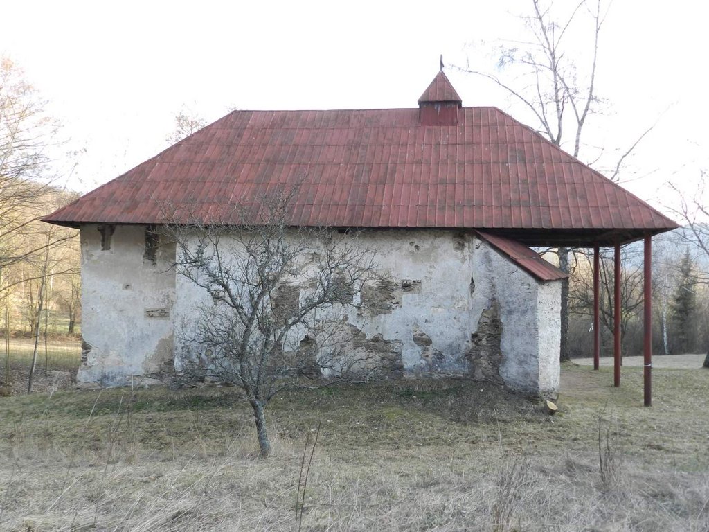 Rakovnica, Kostol sv. Márie Magdalény, pohľad na severnú fasádu. Foto: M. Kalinová, 2019