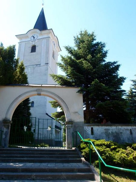 01 – Pohľad na vstup do kostola, foto. L. Reháková 2019, KPÚ Trenčín, prac. Prievidza 