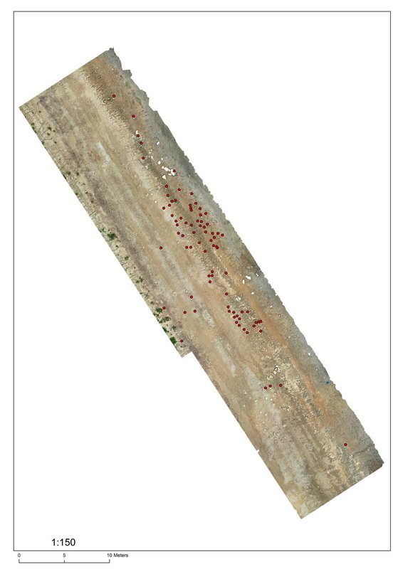 Fotogram plochy výskumu s geodetickým zameraním urnových hrobov, autor: P. Fecko Fotogram plochy výskumu s geodetickým zameraním urnových hrobov, autor: P. Fecko