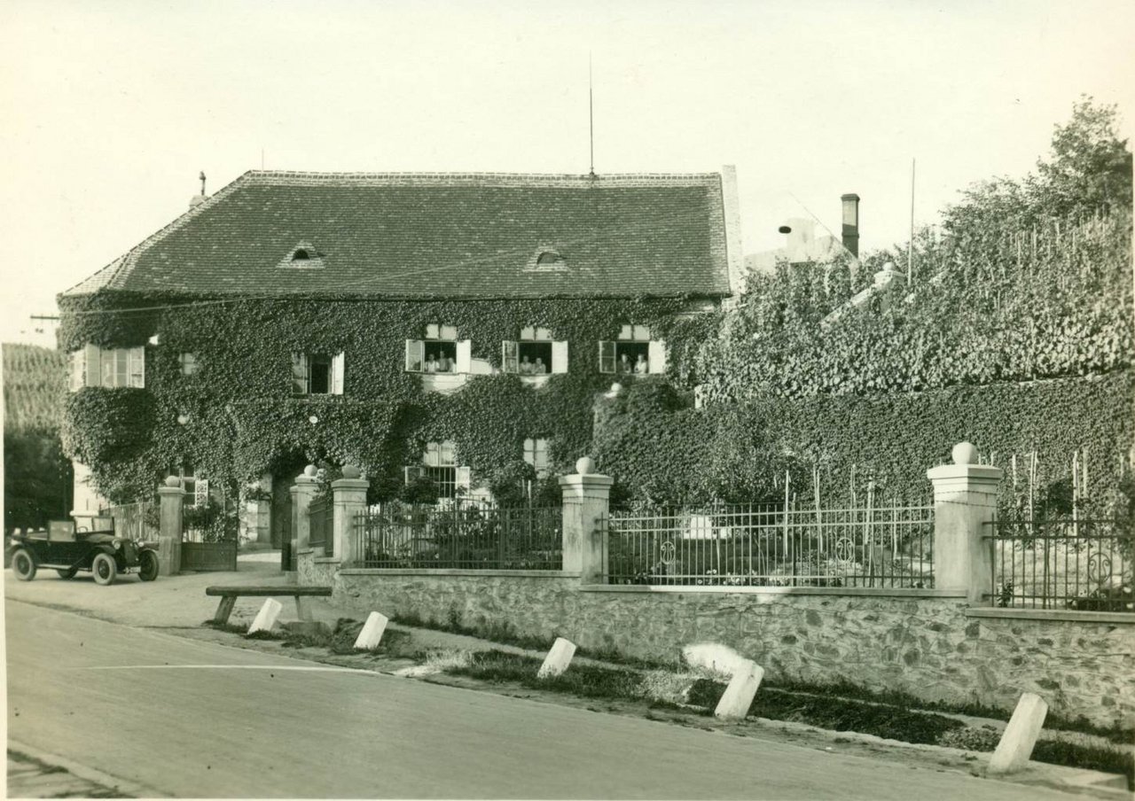 Kaštieľ v Modre - historická fotografia, foto: archív KPÚ BA