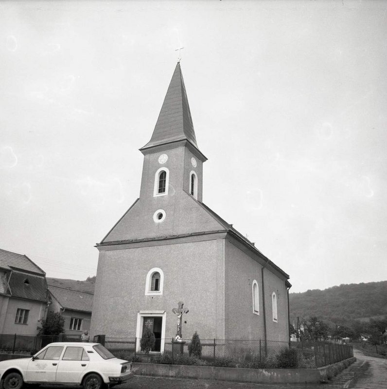 10 Exteriér kostola na dobovej fotografii z roku 1987, zdroj: Archív KPÚ Prešov