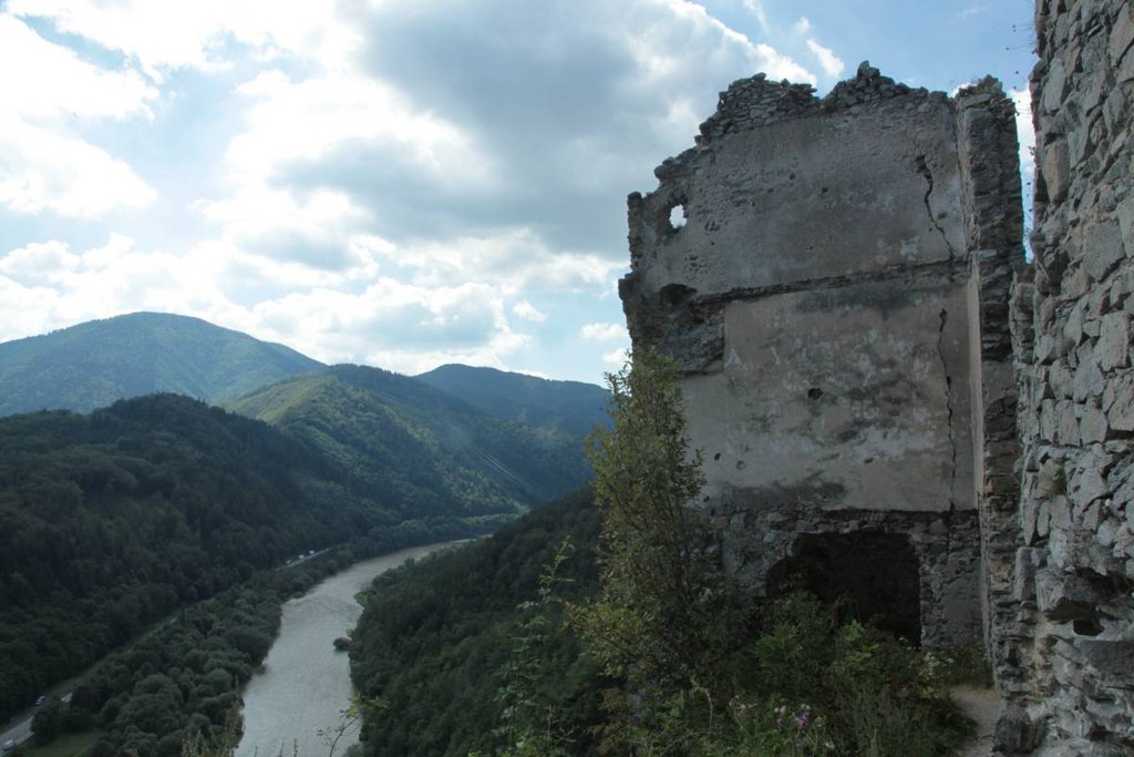 Palác hradný II, pohľad zo SV, foto P.Ižvolt 09/2016