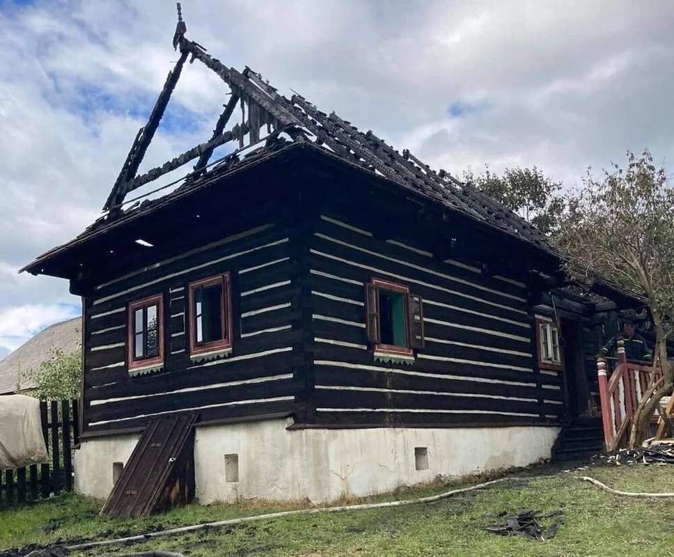 Hálova drevenica vo Važci po požiari, foto: Z. Čechová-Beranová
