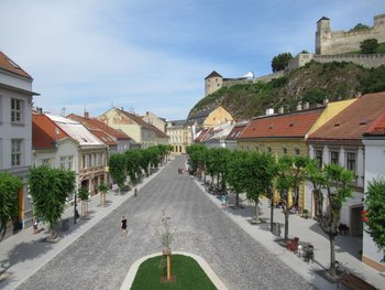 Pohľad na zrekonštruované námestie (smerom na SV)