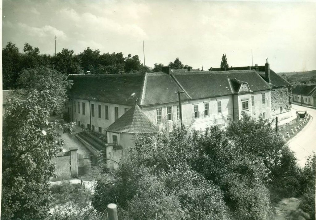 Kaštieľ v Modre - historická fotografia, foto: archív KPÚ BA