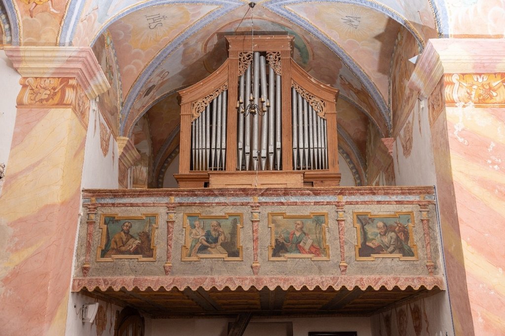 Organ jednomanuálový v rímskokatolíckom Kostol sv. Michala Archanjela, Kočín-Lančár, zdroj: PÚ SR (foto: J. Šipöcz)