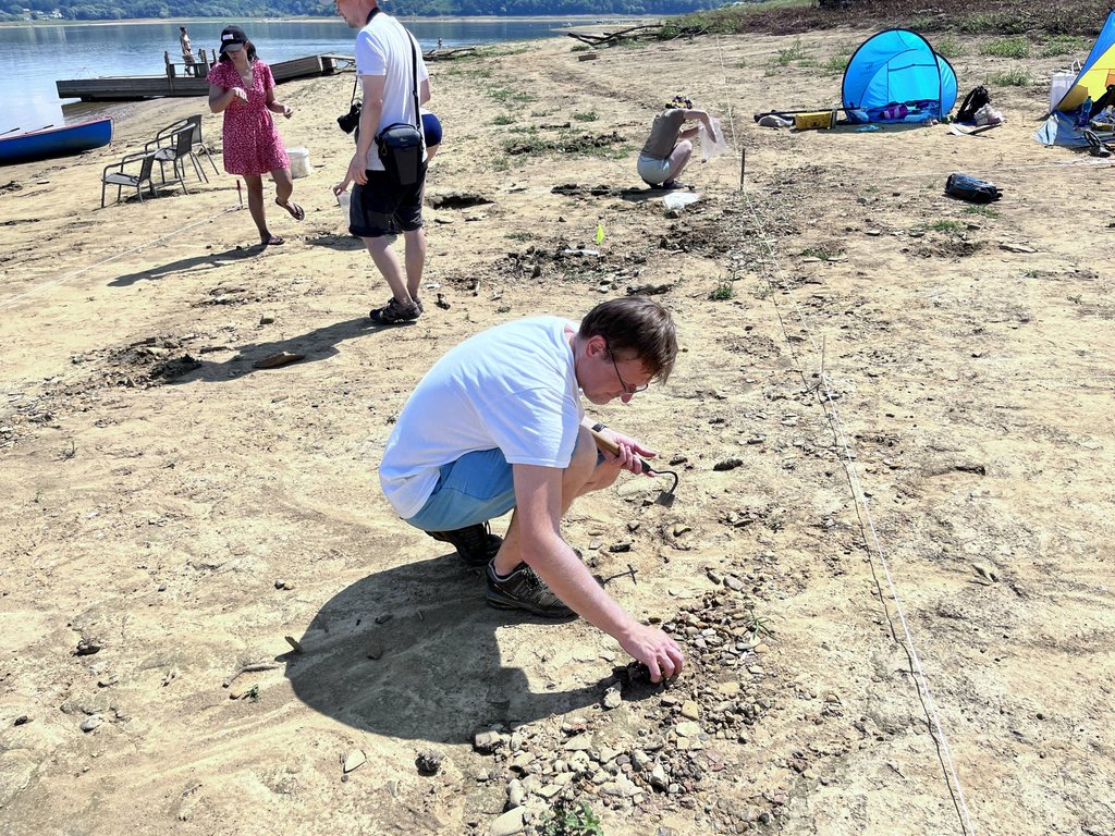 Riaditeľ KPÚ Prešov M. Uličný s ďalšími kolegami a dobrovoľníkmi počas prác, foto: J. Jusko Riaditeľ KPÚ Prešov M. Uličný s ďalšími kolegami a dobrovoľníkmi počas prác, foto: J. Jusko