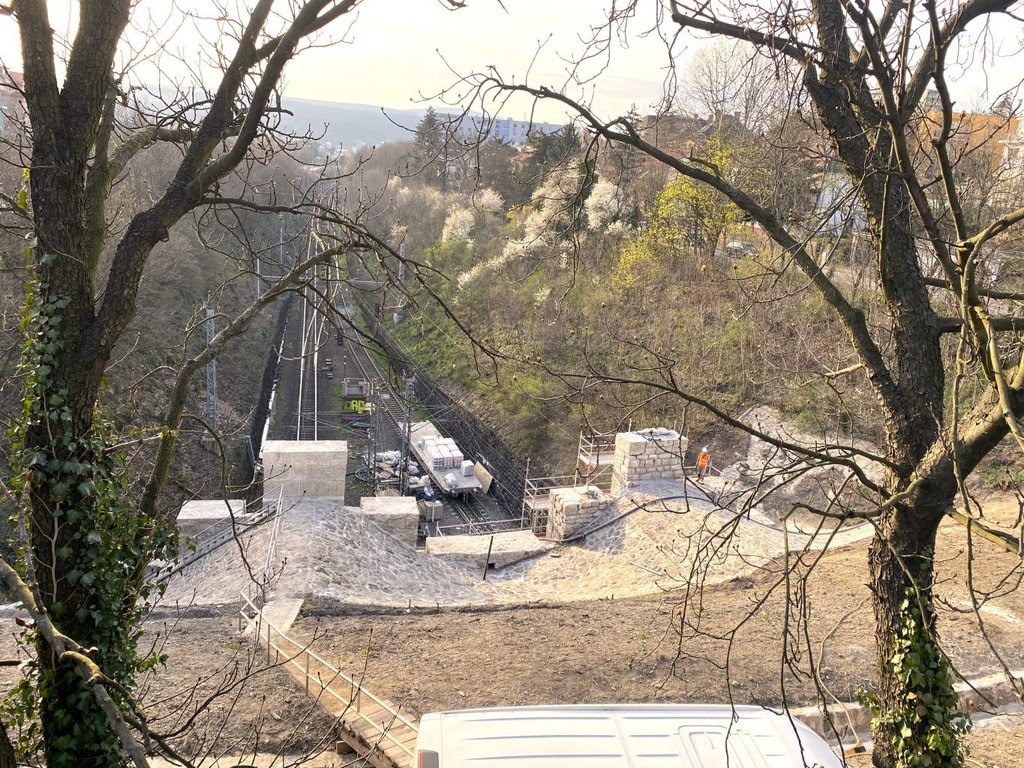 10_vyčnievajúca chrbtová časť tunelov na lamačskej strane počas obnovy 2023 (zdroj: Archív KPÚ Bratislava)