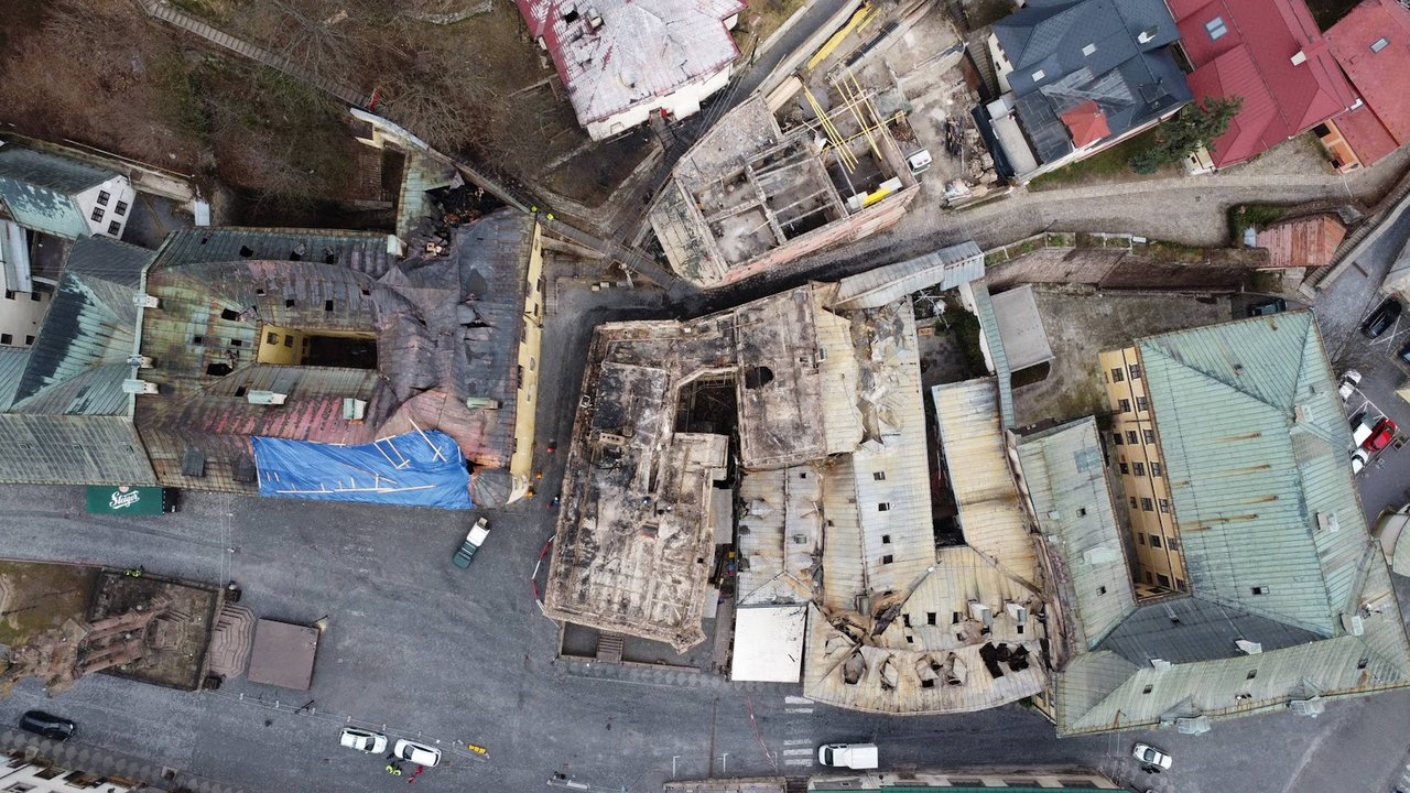 Požiarom zničené pamiatkovo chránené objekty v centre Banskej Štiavnice, 22. 3. 2023, zdroj: PÚ SR, ODGD