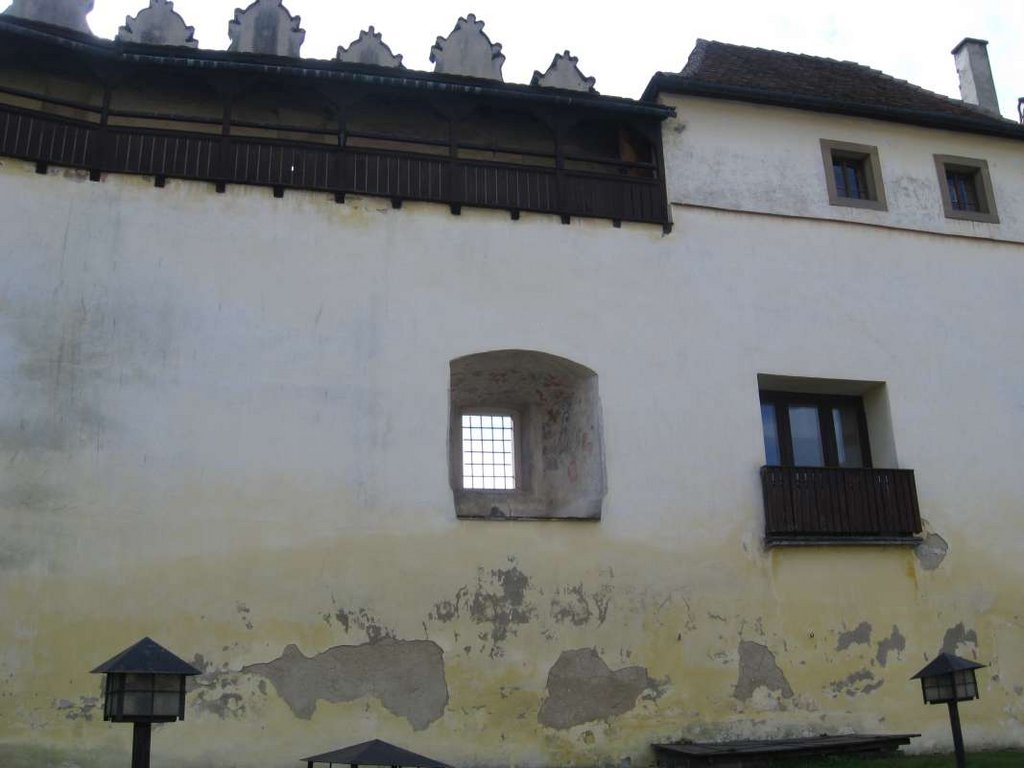 Časť Múra hradbového (z nádvoria hradu) pred obnovou