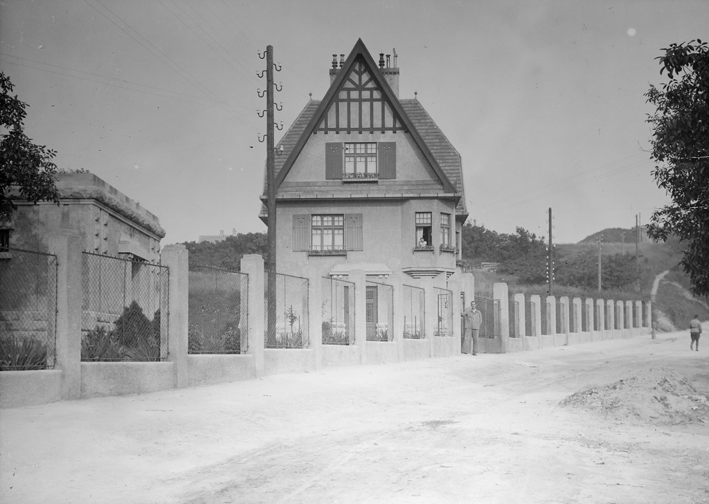 Prečerpávacia stanica na Oslom vrchu v Bratislave, dobová fotografia Zdroj: Vodárenské múzeum (Bratislavská vodárenská spoločnosť)