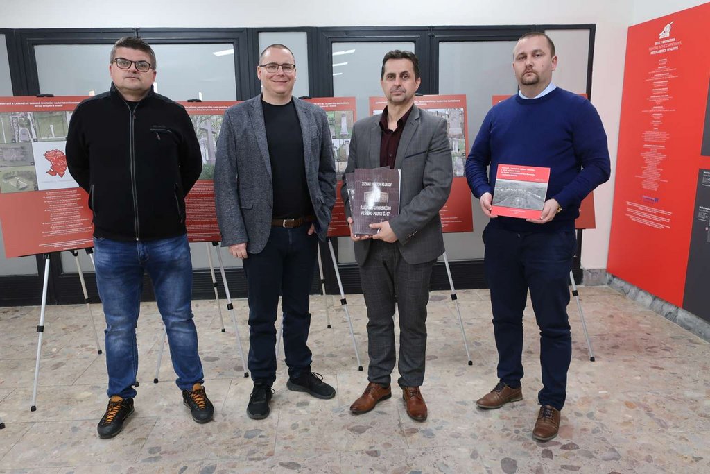 Spoločná fotografia z podujatia v Medzilaborciach, zľava: Radoslav Turik, Martin Drobňák, Vladislav Višňovský, Anton Liška; foto: Archív KPÚ Prešov