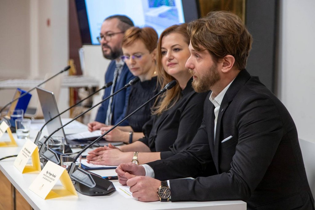 Na tlačovej konferencii v predsálí Zimnej jazdiarne boli verejnosti predstavení laureáti ocenení Výročnou cenou časopisu Pamiatky a múzeá za rok 2024, foto: J. Šipöcz (PÚSR)