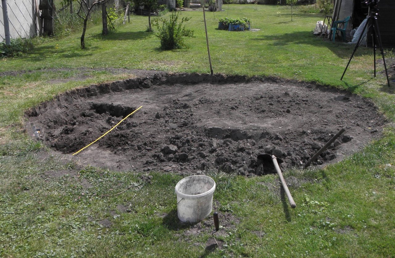 Miesto nálezu na dvore rodinného domu, zdroj: KPÚ Trnava, foto: M. Sládok