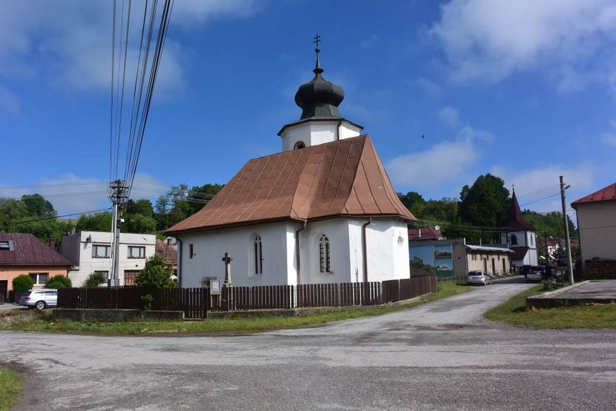 01 - Dúbravica – celkový pohľad na kostol sv. Žofie