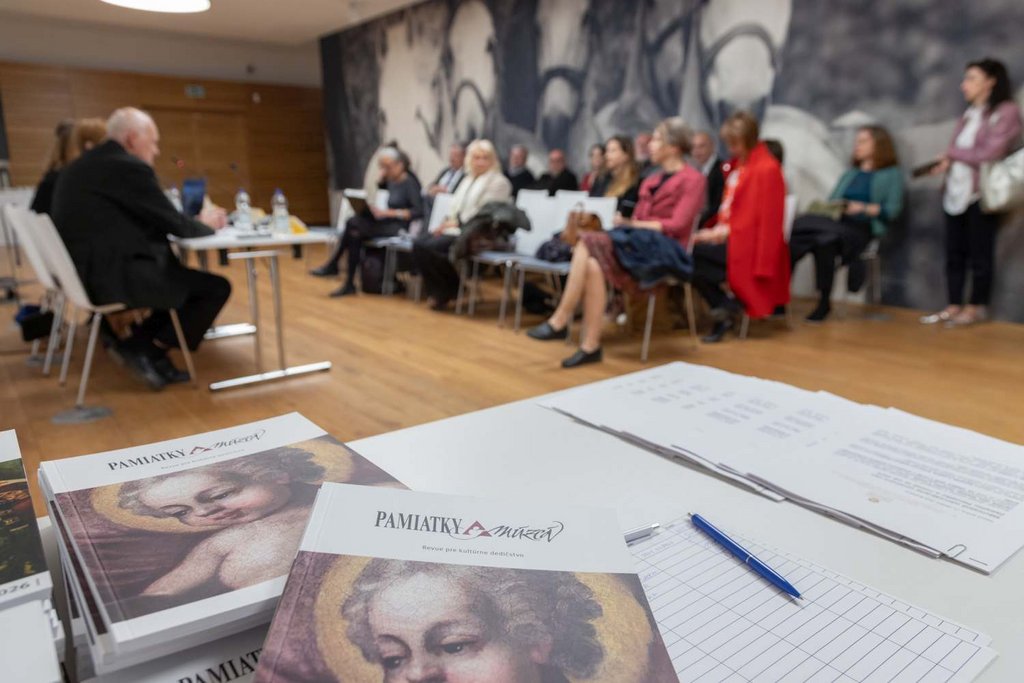 Tlačová konferencia k 35. výročiu udeľovania výročných cien  Zdroj: Pamiatkový úrad SR, foto: J. Šipöcz
