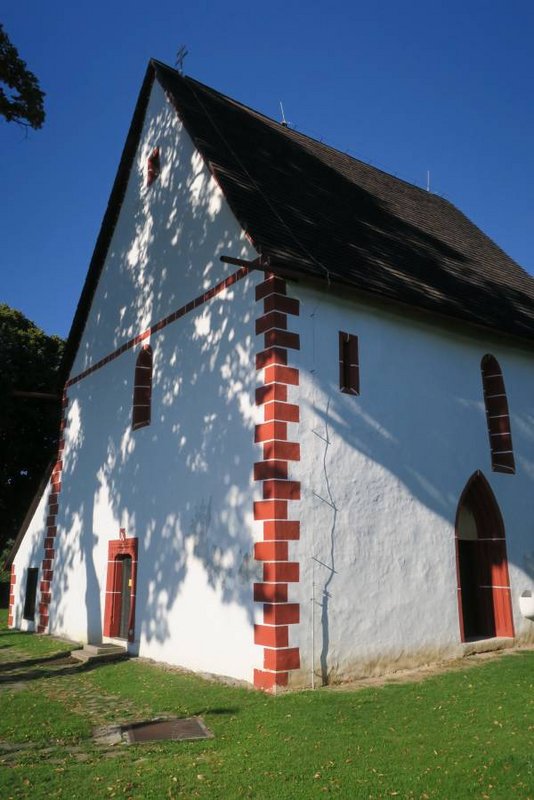 Poníky, Kostol sv. Františka z Assisi – exteriér