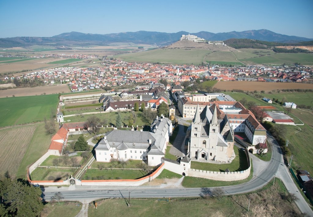 04 – Pamiatková rezervácia Spišská Kapitula – cirkevné stredisko ako protipól centra svetskej moci na Spišskom hrade, medzi nimi mesto Spišské Podhradie. Foto: Pamiatkový úrad SR, projekt Digitálny pamiatkový fond 