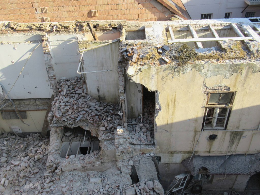 Situácia na mieste zbúranej pamiatky počas štátneho stavebného dohľadu realizovaného dňa 21.1.2026, zdroj: KPÚ Trenčín