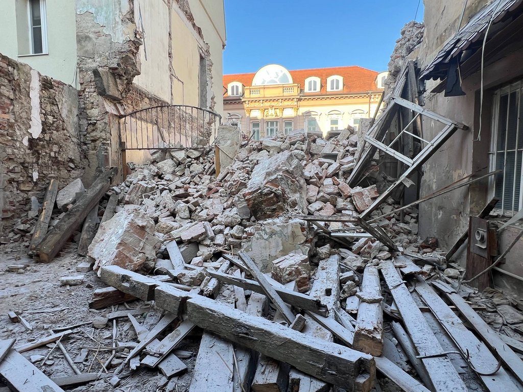 Situácia na mieste zbúranej pamiatky počas štátneho stavebného dohľadu realizovaného dňa 21.1.2026, zdroj: KPÚ Trenčín