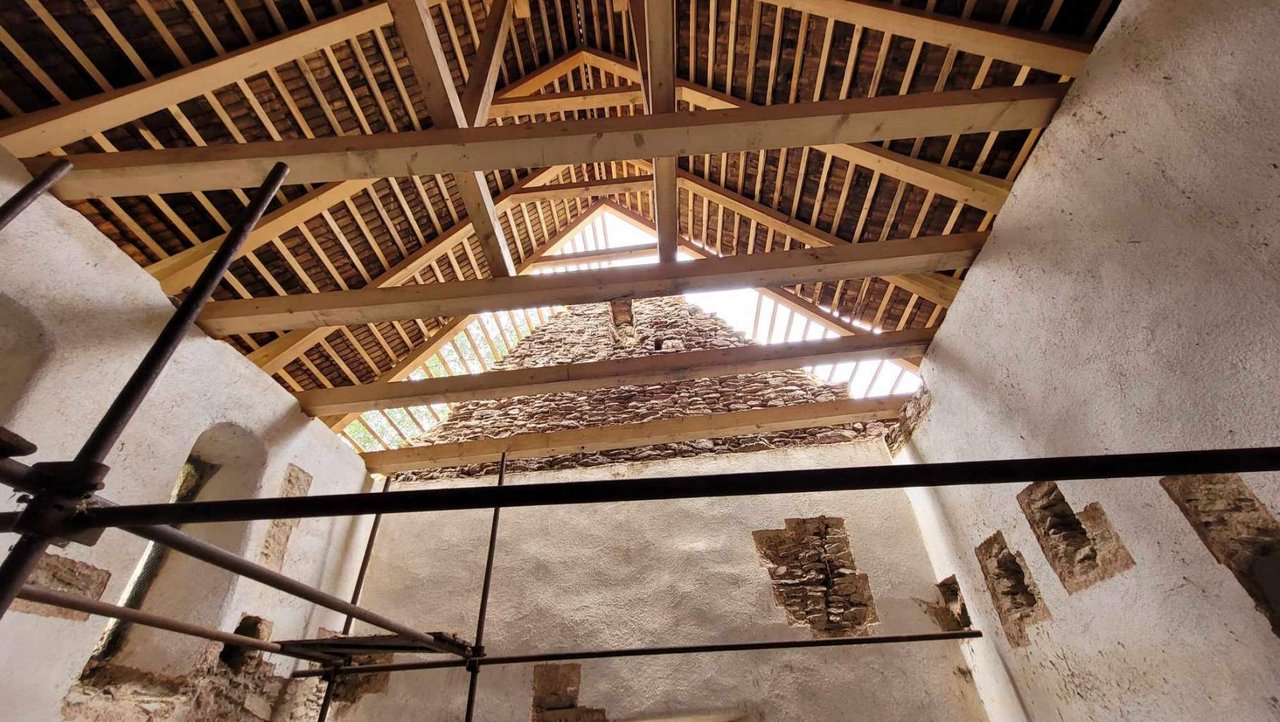 Rakovnica, Kostol sv. Márie Magdalény, interiér kostola počas výmeny strešnej konštrukcie, v auguste 2023. Foto: K. Ďurian Rakovnica, Kostol sv. Márie Magdalény, interiér kostola počas výmeny strešnej konštrukcie, v auguste 2023. Foto: K. Ďurian