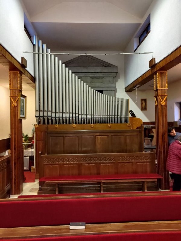 6.	Organ pred náhrobníkom Augusta Stummera, foto: E. Gažiová