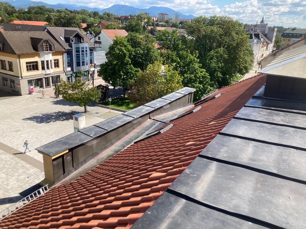 Pohľad na východnú časť strechy s atikou, foto: M. Marček, KPÚ Žilina