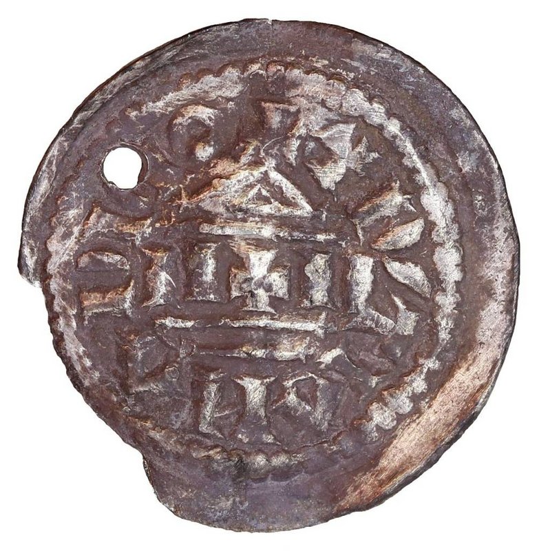 Averz denára Berengariusa I. z rokov 888 – 924 z talianskeho Lombardska nájdený na pohrebisku v obci Nový Svet (okres Senec), zdroj: NBS – MMM (foto: M. Budaj)