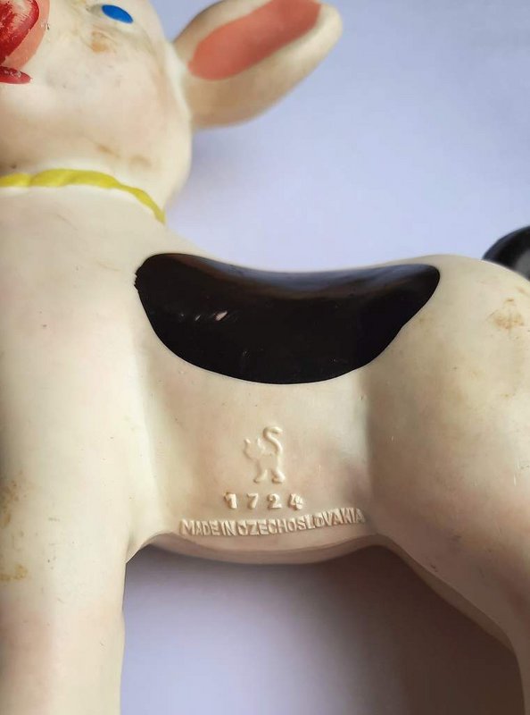 Detailný pohľad na údaje zobrazené na trupe teliatka. (Foto: Martin Horváth)
