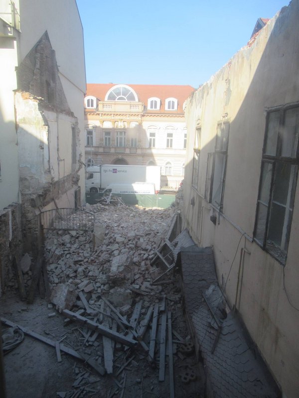 Situácia na mieste zbúranej pamiatky počas štátneho stavebného dohľadu realizovaného dňa 21.1.2026, zdroj: KPÚ Trenčín