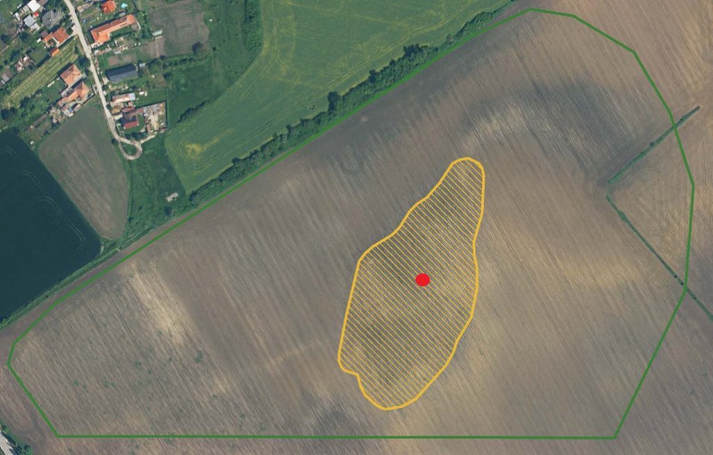 1 Miesto nálezu lochu vyznačené v priestore NKP Hrádok na podklade Pamiatkového informačného systému (PAMIS) situovanom na zdroji QGIS version 3.16.16-Hannover, zdroj: PÚ SR 1 Miesto nálezu lochu vyznačené v priestore NKP Hrádok na podklade Pamiatkového informačného systému (PAMIS) situovanom na zdroji QGIS version 3.16.16-Hannover, zdroj: PÚ SR