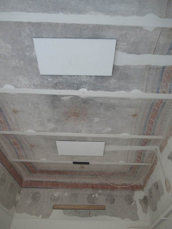 Dekoratívna maliarska výzdoba stropu miestnosti na 1. nadzemnom podlaží,, foto: Archív  KPÚ Trenčín
