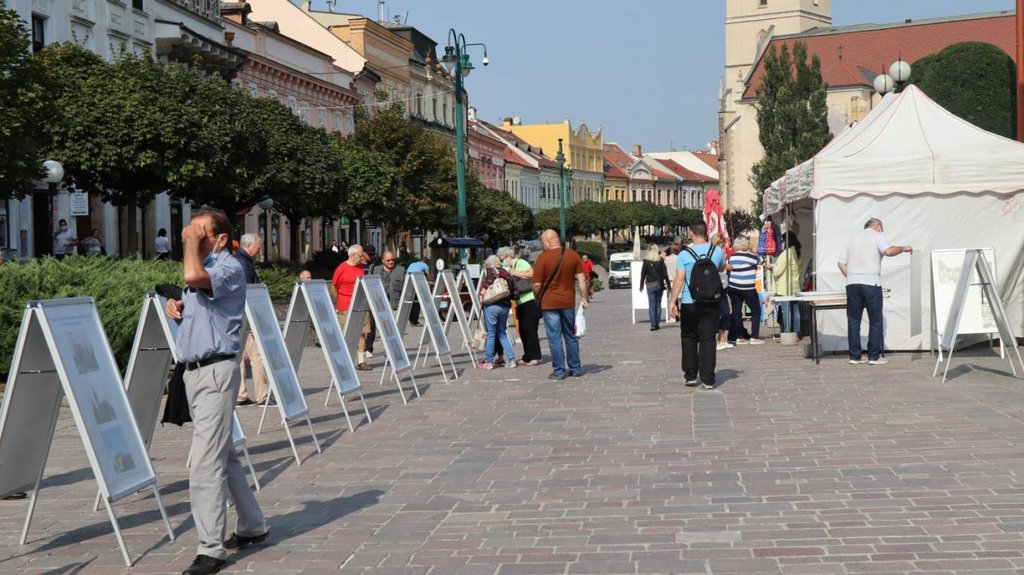 04 – Výstava Od minulosti k súčasnosti (zdroj: www.fead.sk)