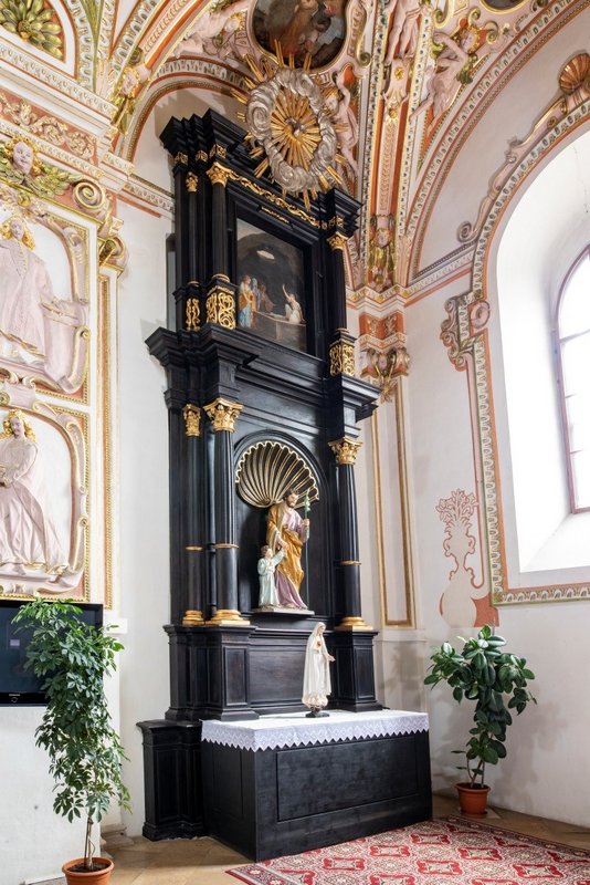Bočný Oltár sv. Jozefa. Katedrála sv. Jána Krstiteľa, Trnava, zdroj: Archív PÚ SR (foto: I. Kalev, 2019)