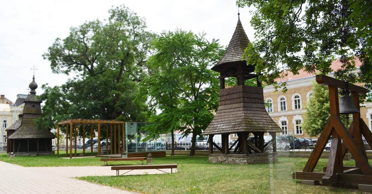 06 – VSM (Východoslovenské múzeum) Košice - drevený chrám z Kožuchoviec a areál, foto: J. Gembický, KPÚ Košice