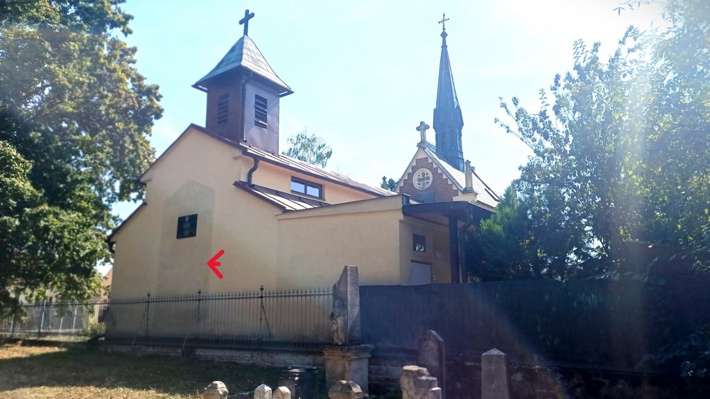 3.	Kaplnka po rozšírení lode, náhrobník Stummera tvorí súčasť zadnej steny, foto: E. Gažiová 